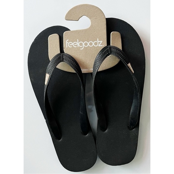 Feelgoodz Shoes - Feelgoodz • NWT Black Rubber Flip Flops